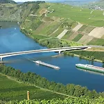 Traumblick Auf Die Moselschleife, 2 Balkone, Ferienhaus Weitblick, Piesport, 公寓 *