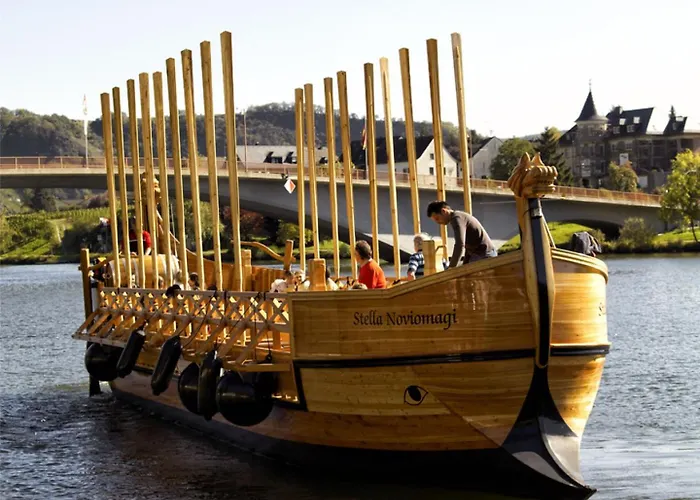 Weitblick, Piesport, Traumblick Von 2 Balkonen Auf Moselschleife *