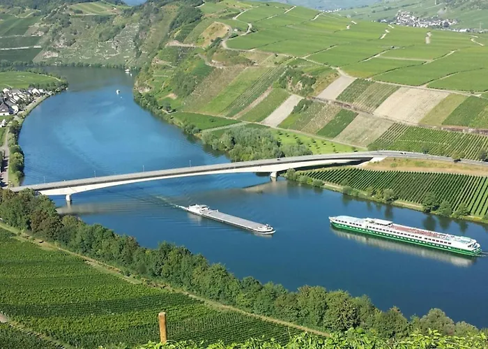 Traumblick Auf Die Moselschleife, 2 Balkone, Ferienhaus Weitblick, Piesport, דירה *